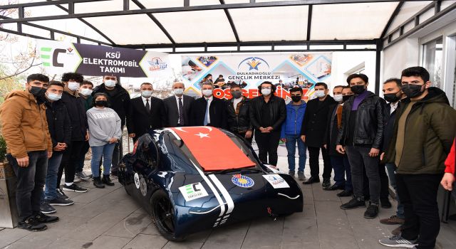 DULKADİROĞLU GENÇLİK MERKEZİ ÇÖPÜ SANAT ESERİNE DÖNÜŞTÜRDÜ