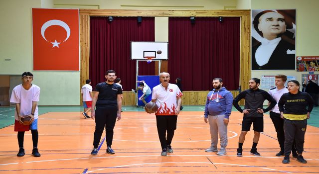 OKAY GENÇLERLE BASKETBOL MAÇINDA BİR ARAYA GELDİ