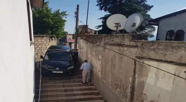 Sürücüleri Şaşırtan Yoldan Vatandaşlar Dertli