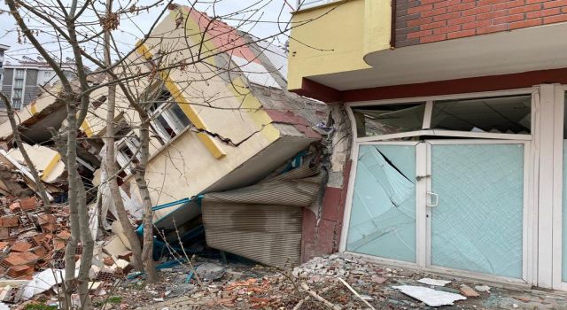 Sağlam işyeri yıkılan esnaf isyan etti