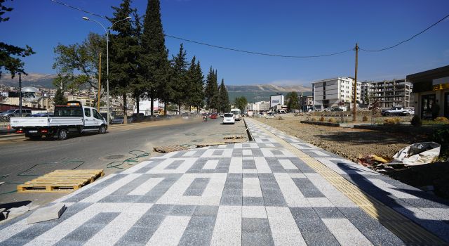 Büyükşehir, Azerbaycan Bulvarı’nda Yenilemelerini Sürdürüyor