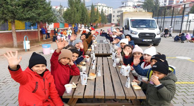 DULKADİROĞLUNDAN ÖĞRENCİLERE ÇORBA İKRAMI