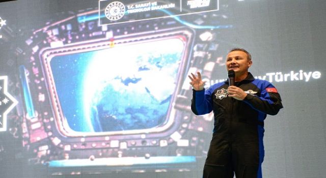 Bakan Kacır ve İlk Türk Astronot Gezeravcı, Gençlerle Buluştu