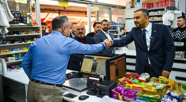 Başkan Adayı Toptaş, Vatandaşlarla Bir Araya Gelmeyi Sürdürüyor