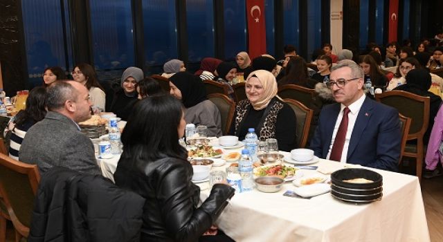 Başkan Güngör, TOBB Fen Lisesi Öğrencileriyle Oruç Açtı