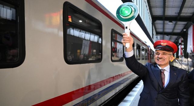 TÜRKİYE TURİSTİK TRENİ SEVDİ: "TURİSTİK DOĞU EKSPRESİ, TOPLAM 84 TREN SEFERİ YAPTI”