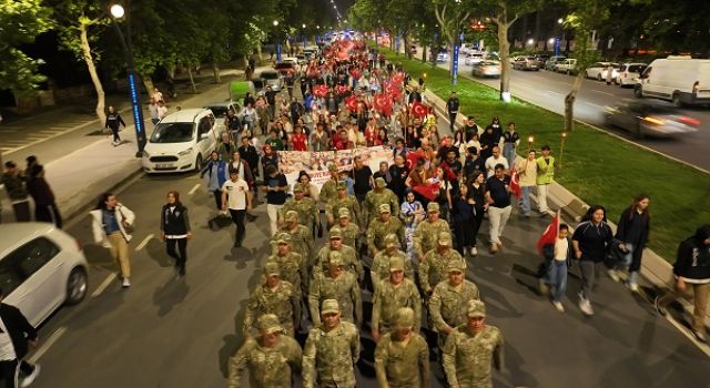 Kahramanmaraş’ta 19 Mayıs Coşkusu Fener Alayı ile Başladı