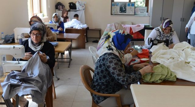 Kadınlar Büyükşehir’in Kurslarında Meslek Ediniyor, Aile Ekonomisine Katkı Sağlıyor