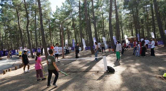 Gençler Hem Spor Yaptı Hem Doyasıya Eğlendi