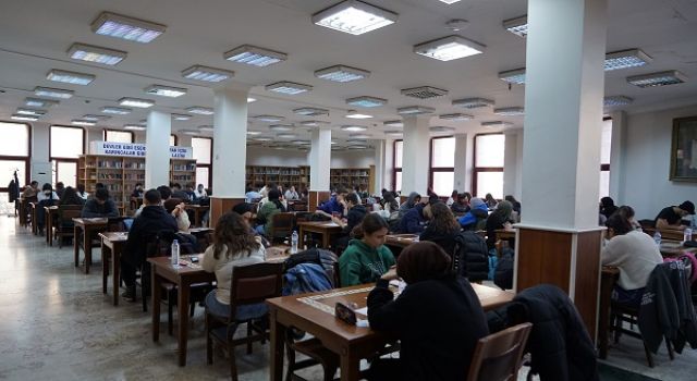 Büyükşehir, Üniversite Hazırlığında Öğrencilerin Yanında!