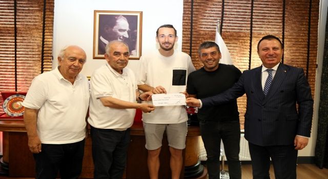 BAŞKAN NARLI’DAN GOL KRALI AYKUT ÇİFT’E ÖZEL ÖDÜL!