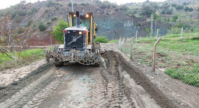 Büyükşehir, Dulkadiroğlu Kırsalında Yağışın Getirdiği Olumsuzlukları Ortadan Kaldırıyor