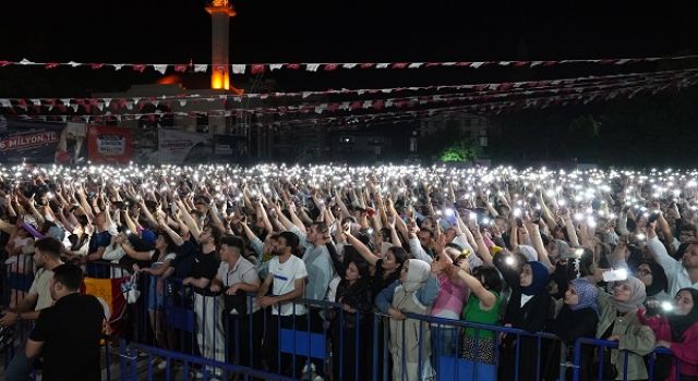 Kahramanmaraş’ta Gençlik Coşkusu Emre Aydın Konseriyle Zirveye Ulaştı
