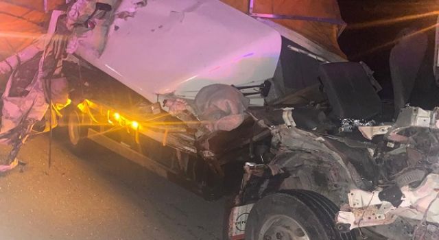 Tır ile kamyon çarpıştı: 1 ölü 1 yaralı