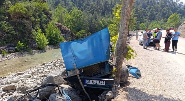 Andırın’da otomobil ağaca çarptı: 2 yaralı