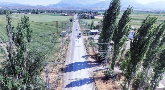 Büyükşehir Afşin’de Bir Grup Yolunu Daha Yeniliyor