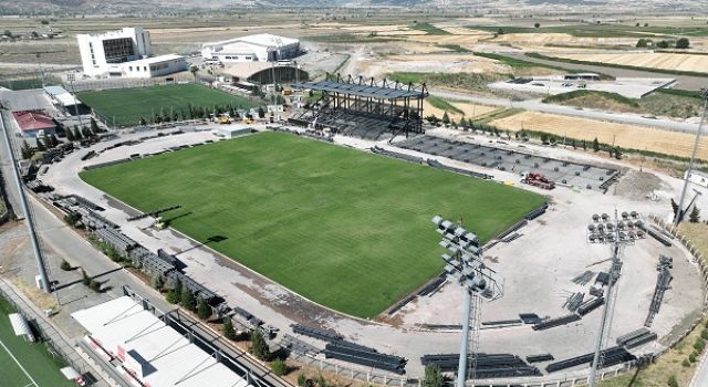 Yeni Futbol Sahası Hızla Yükseliyor