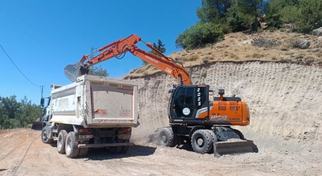 AĞABEYLİ MAHALLESİ’NDE YOL İYİLEŞTİRME ÇALIŞMALARI DEVAM EDİYOR