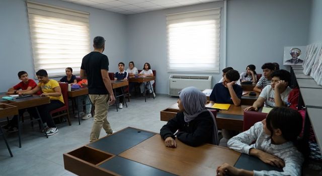 Büyükşehir’in Pusula Maraş Gençlik Merkezi, Çocukların Yolunu Aydınlatıyor