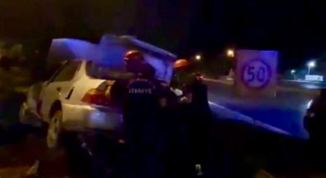 Kahramanmaraş’ta yoldan çıkan otomobil ağaca çarptı: 2 yaralı