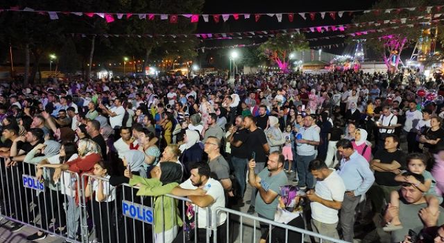 Geleneksel Ağustos Fuarı’nda Hatice Gökçeli’den Türkü Ziyafeti