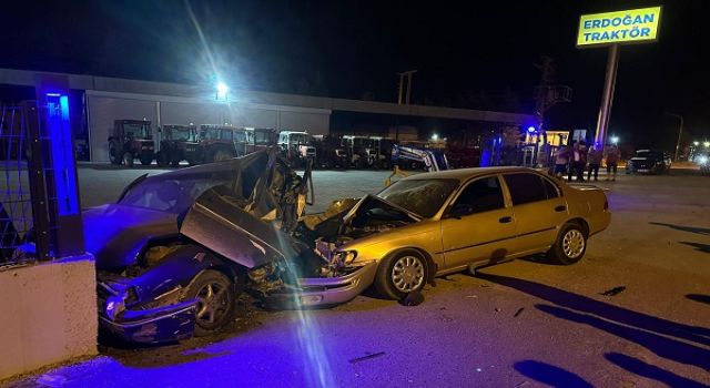 Kahramanmaraş’ta otomobil paramparça oldu 