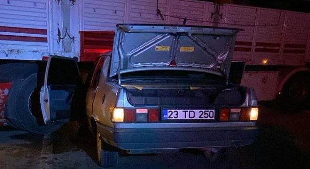 Kahramanmaraş’ta otomobil tıra ok gibi saplandı
