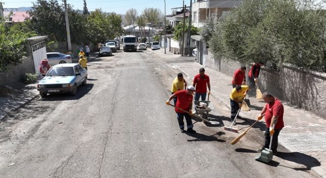 Altyapı ve Yol Kaplaması Tamamlanan Mahallelerde Temizlik Seferberliği