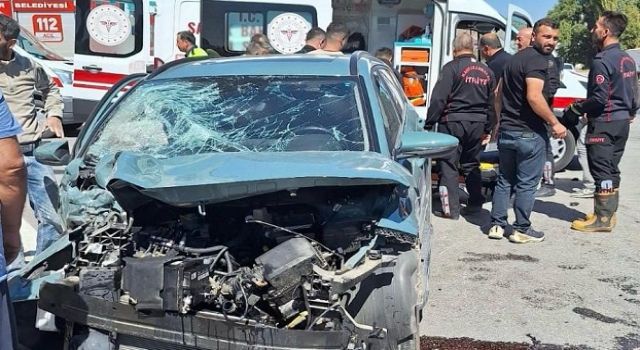 Otomobil ile tır çarpıştı: 2 yaralı 