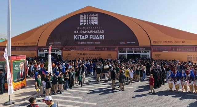 10. Uluslararası Kitap Fuarı, İlk Gününde 20 Bin Ziyaretçiyi Ağırladı