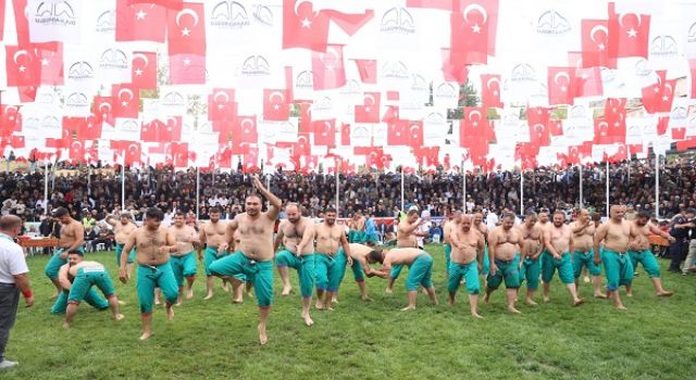 14. GELENEKSEL BERTİZ BAYDEMİRLİ KISA ŞALVAR GÜREŞ FESTİVALİ COŞKUYLA GERÇEKLEŞTİRİLDİ