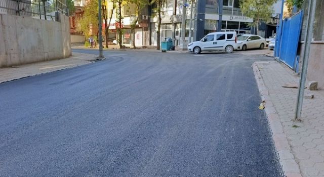 Büyükşehir, Yolları Bir Bir Sıcak Asfaltla Buluşturuyor