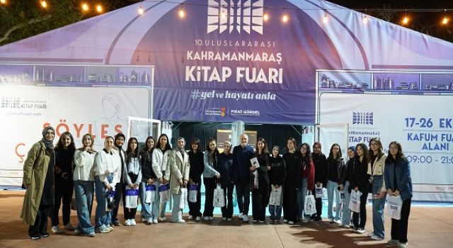 Tarık Tufan, Kitap Fuarı’nda Okurlarla Buluştu