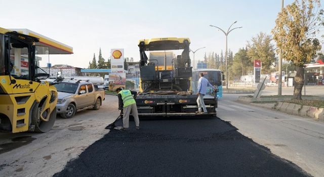 Asfalt Onarım Ekibi, Çalışmalarına Yeni Bir Nokta Daha Ekledi