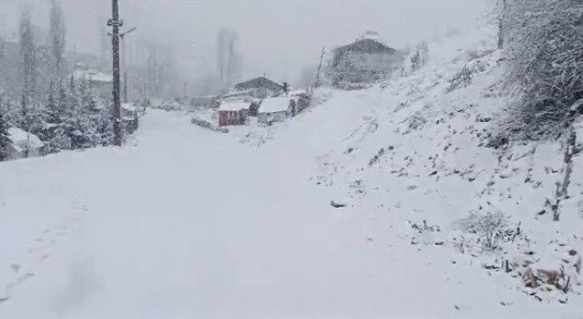 Kuzey İlçelerde Kar, Kent Merkezinde Sağanak Yağış Etkili Oldu