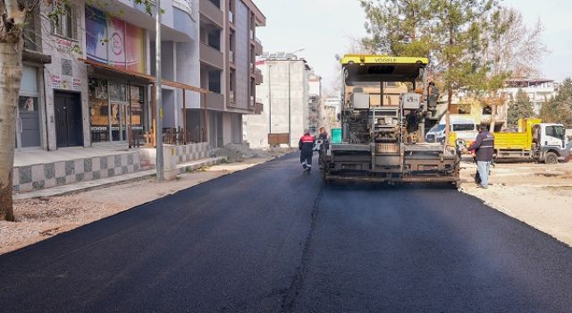 Büyükşehir, Altyapısı Tamamlanan Pazarcık Atatürk Caddesi’ni Asfaltlıyor