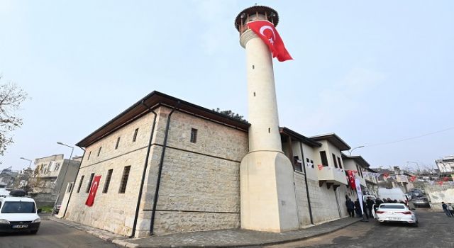 Depremde Ağır Hasar Alan Duraklı Camii, Yeniden İbadete Açıldı