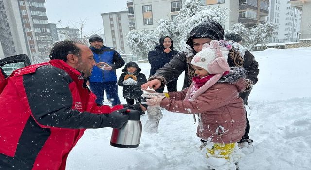 Onikişubat’ta kar soğuğuna karşı sıcak dayanışma