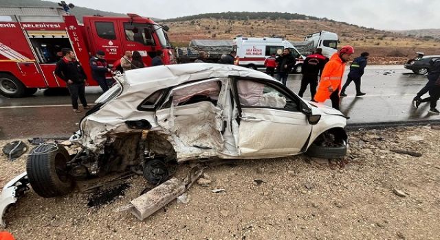 Trafik Kazası: 1 Ölü, 2 Yaralı