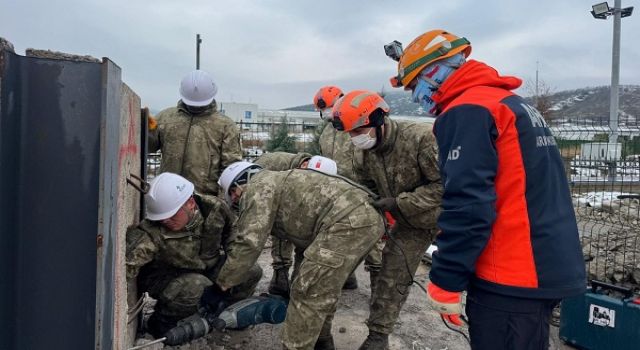 AFAD’dan TSK Personeline Depremde Arama ve Kurtarma Eğitimi