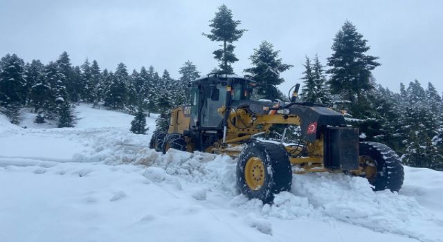 Onikişubat Belediyesi’nden kırsalda kesintisiz ulaşım için 7/24 karla mücadele