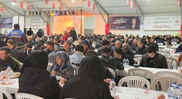 Ramazan’ın İlk Gününde Büyükşehir’in İftar Çadırlarında Dayanışma ve Neşe Bir Arada