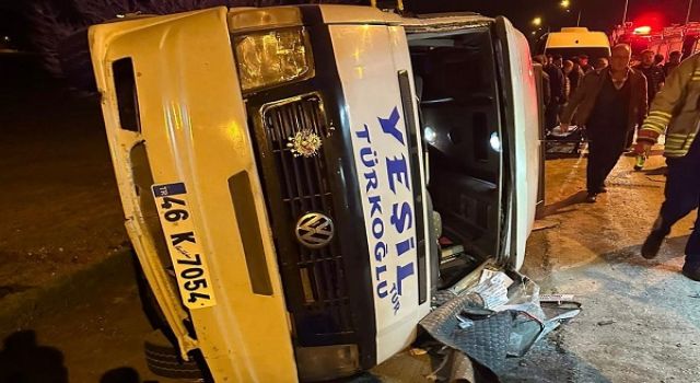 Servis aracı devrildi: 10 yaralı