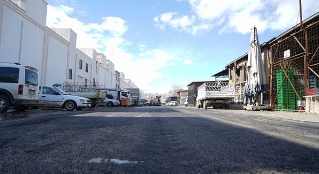 Toptancılar Sitesi’nin Yolu Yenileniyor