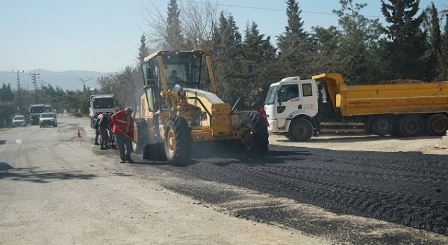 Yollarda Asfalt Çalışması Kesintisiz Sürüyor