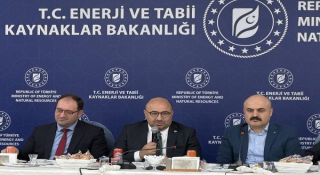 Afşinbey Eğitim Vakfı’ndan Ankara’daki Öğrencilere Kariyer ve Burs Desteği
