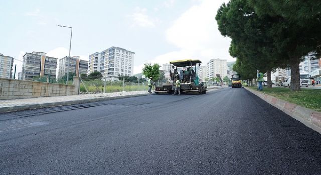 Büyükşehir, Ahır Dağı Caddesi’nde Asfalt Mesaisini Sürdürüyor