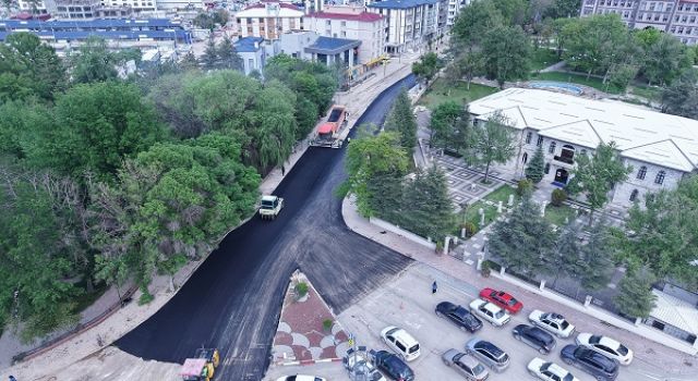 Büyükşehir, Elbistan Pınarbaşı Caddesi’nde Asfalt Serimine Başladı