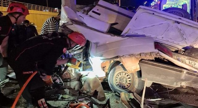 Kahramanmaraş’ta otomobil aydınla direğine çarptı: 3 yaralı