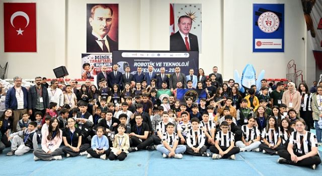 KSÜ Rektörü Okumuş, Robotik Festivalinde Dereceye Giren Öğrencilere Plaket Takdim Etti